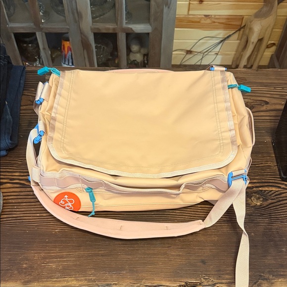 Chic Peach Laptop Bag with Blue Accents - Picture 1 of 8